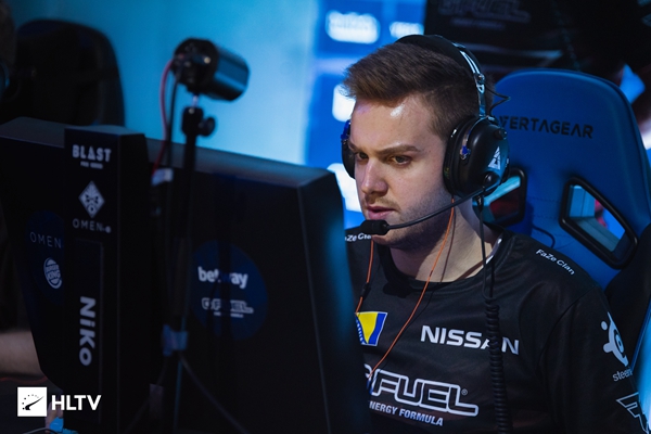 这能忍？DOTA2解说竟公开辱骂战队