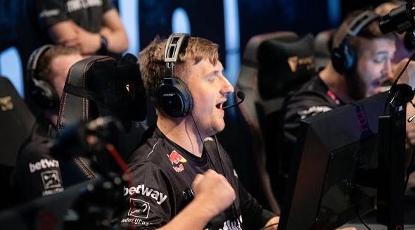 UP官宣夏季赛大名单：上单轮换，辅助引入TES替补